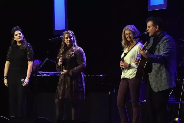 Hillary Scott: Duet With Mom, Linda Davis, Was &#8216;a Tall Order&#8217;