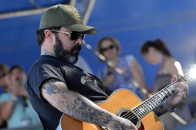 Aaron Lewis Clarifies Country Star Diss: &#8216;I Was Playing to the Crowd&#8217;