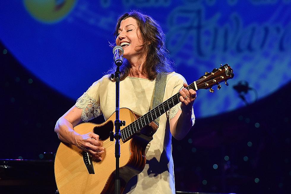 Amy Grant Plans 'Tennessee Christmas' Album Release