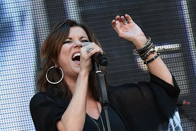 Interview: Martina McBride Excited to Spread Love, Meet Fans on 2016 Love Unleashed Tour