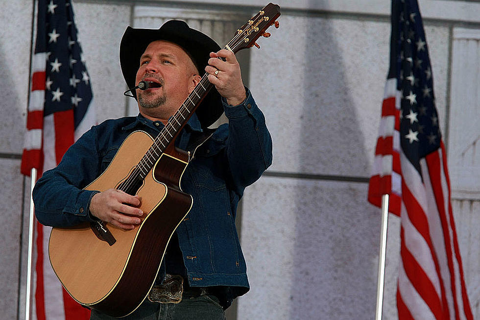 32 Years Ago: Garth Brooks&#8217; &#8216;No Fences&#8217; Makes Country Music History