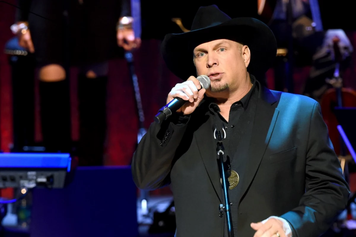 Garth Brooks Partners With Amazon Music for Streaming Deal