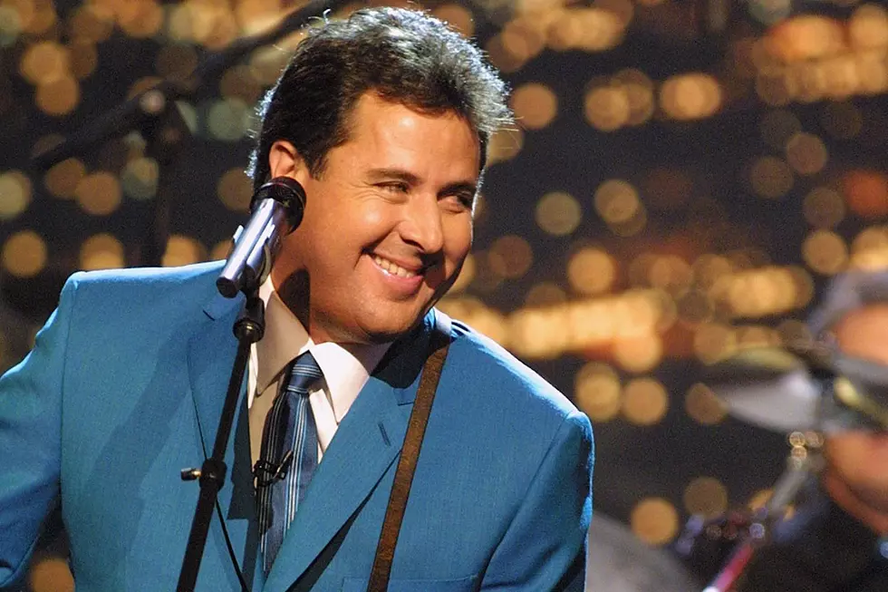 32 Years Ago: Vince Gill&#8217;s &#8216;When I Call Your Name&#8217; Goes Gold