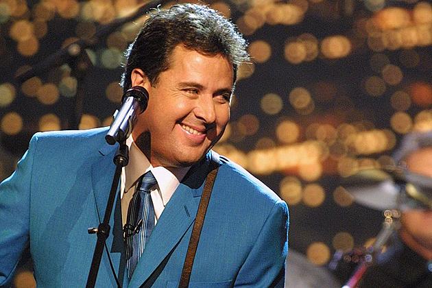 31 Years Ago: Vince Gill&#8217;s &#8216;When I Call Your Name&#8217; Goes Gold