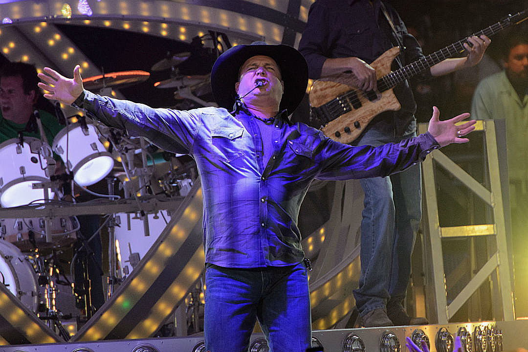 Country Music Memories Garth Brooks Hits No. 1 With Shameless