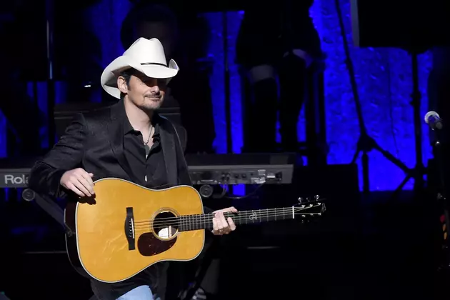 Brad Paisley Closes Out 2016 CMA Awards With Reflective &#8216;Today&#8217;