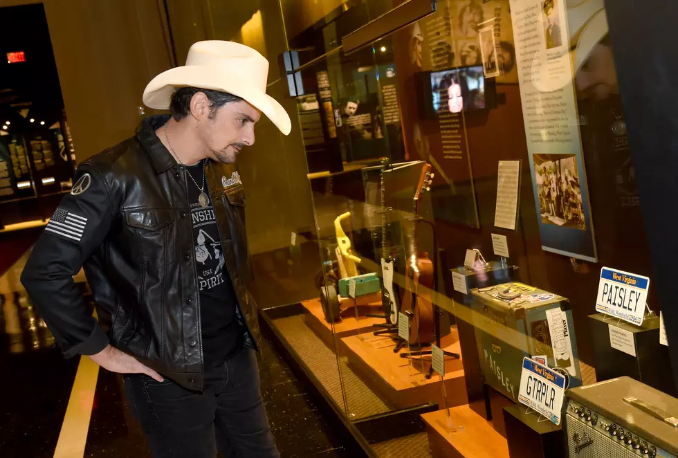 Brad Paisley at &#8216;Diary of a Player&#8217; Exhibit: &#8216;It&#8217;s Crazy to Look Back&#8217; [PICTURES]