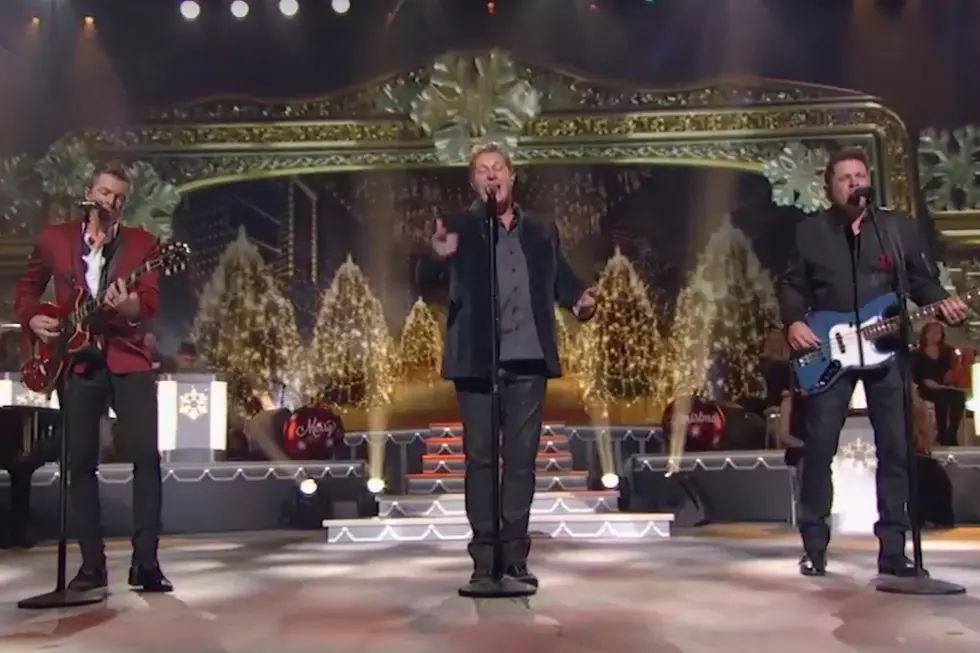 Rascal Flatts Share Flawless Performances at ‘CMA Country Christmas’ 2016 [WATCH]