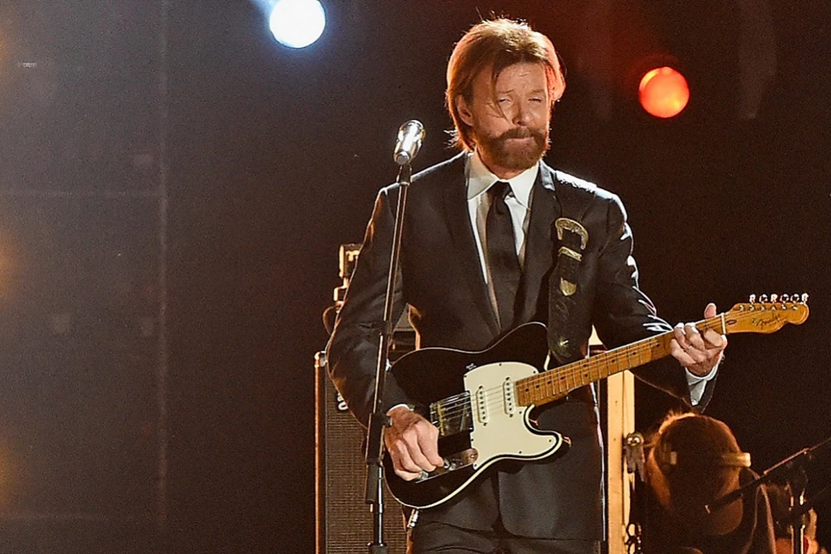 Interview Ronnie Dunn Talks 'Tattooed Heart'
