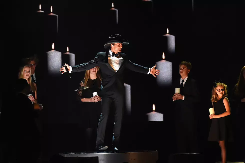 Tim McGraw’s 2016 CMAs Performance Pays Tribute to Special Teacher