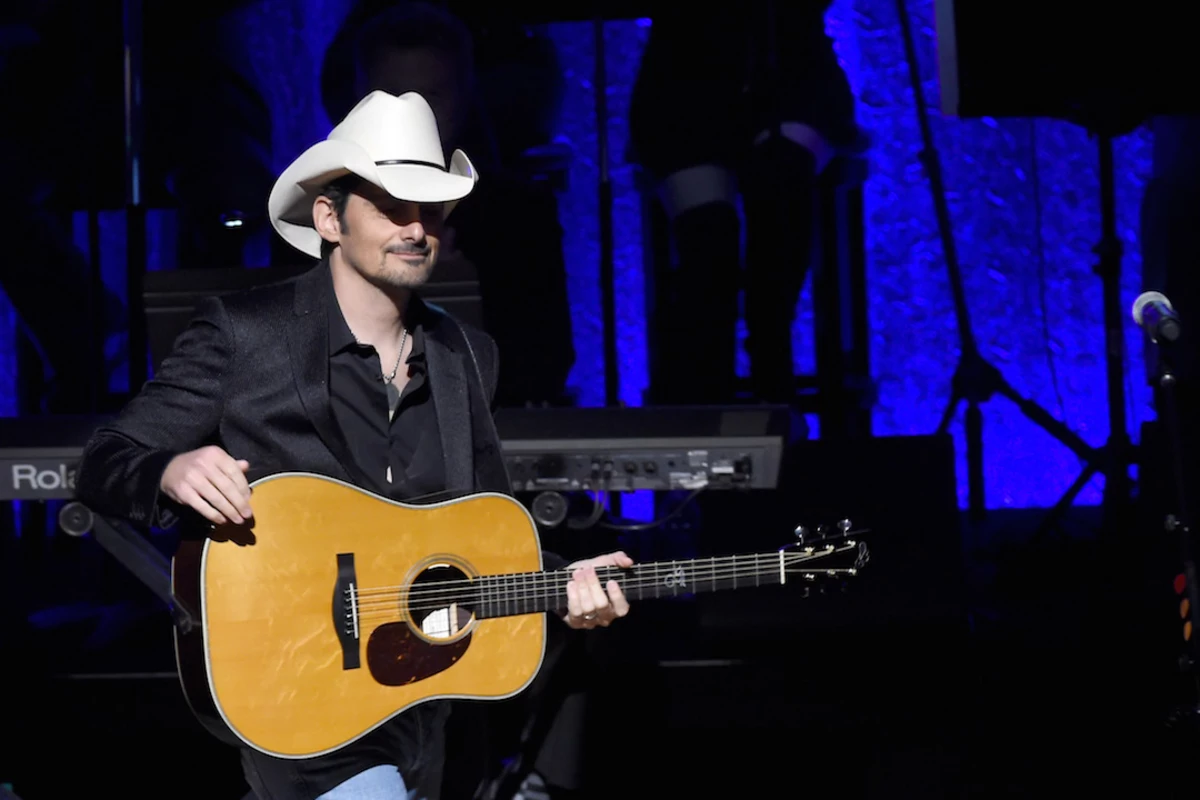 Brad Paisley to Release 'Life Amplified World Tour' Live CD/DVD