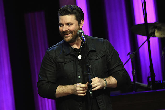 Chris Young Helps Children Affected By Tenn. Wildfires Have a Merry Christmas