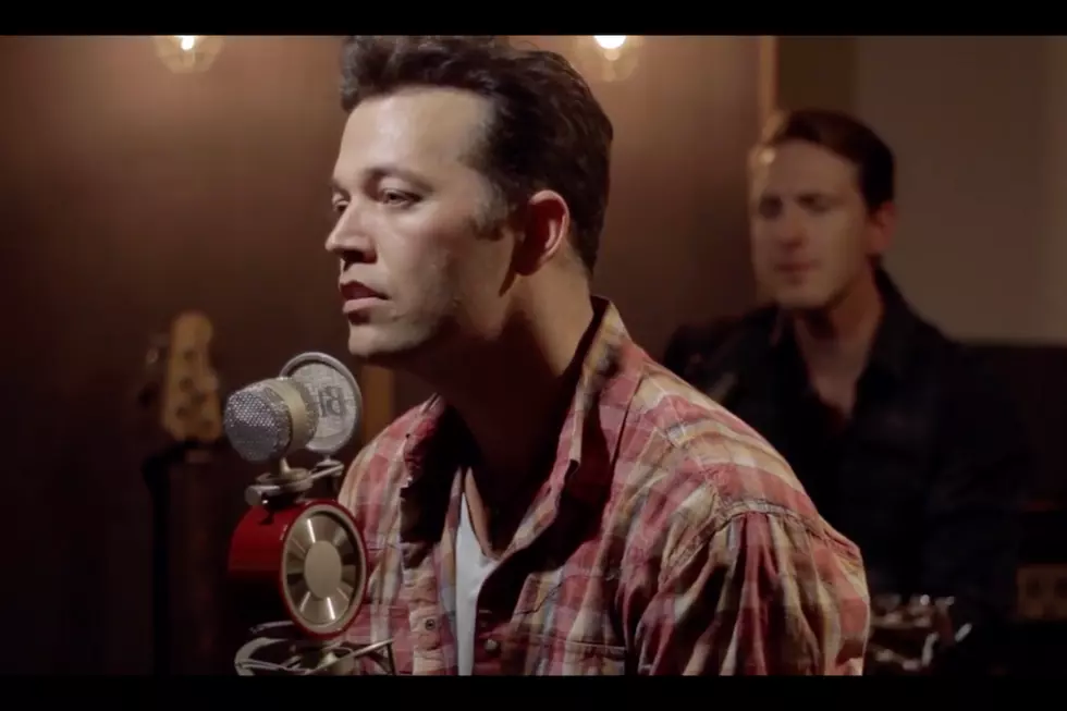 Lucas Hoge Gets in the Holiday Spirit With Christmas Medley [Exclusive Video]
