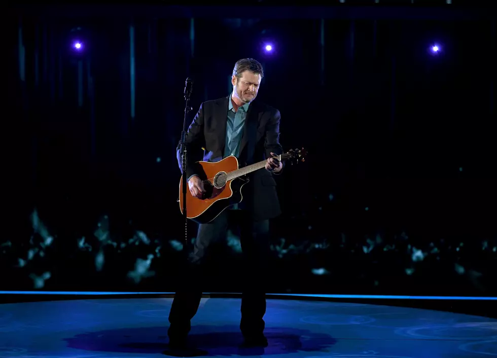 Blake Shelton Debuts ‘I’ll Name the Dogs’ at the 2017 CCMAs [WATCH]