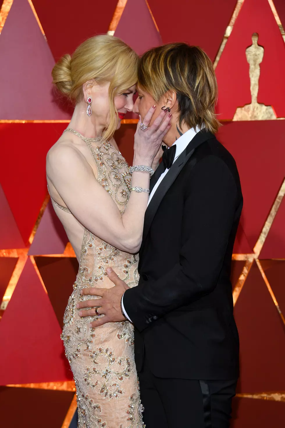 Country News: Keith Urban Joins Wife at Oscars