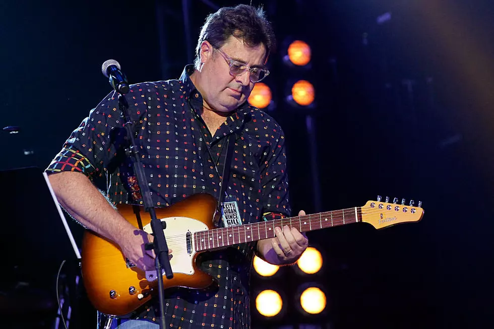 30 Years Ago: Vince Gill Wins Two Grammy Awards for &#8216;I Still Believe in You&#8217;