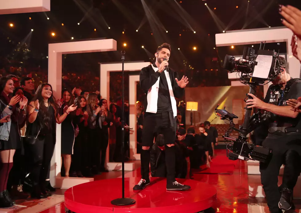 Thomas Rhett Performs ‘Star of the Show’ at 2017 iHeartRadio Music Awards