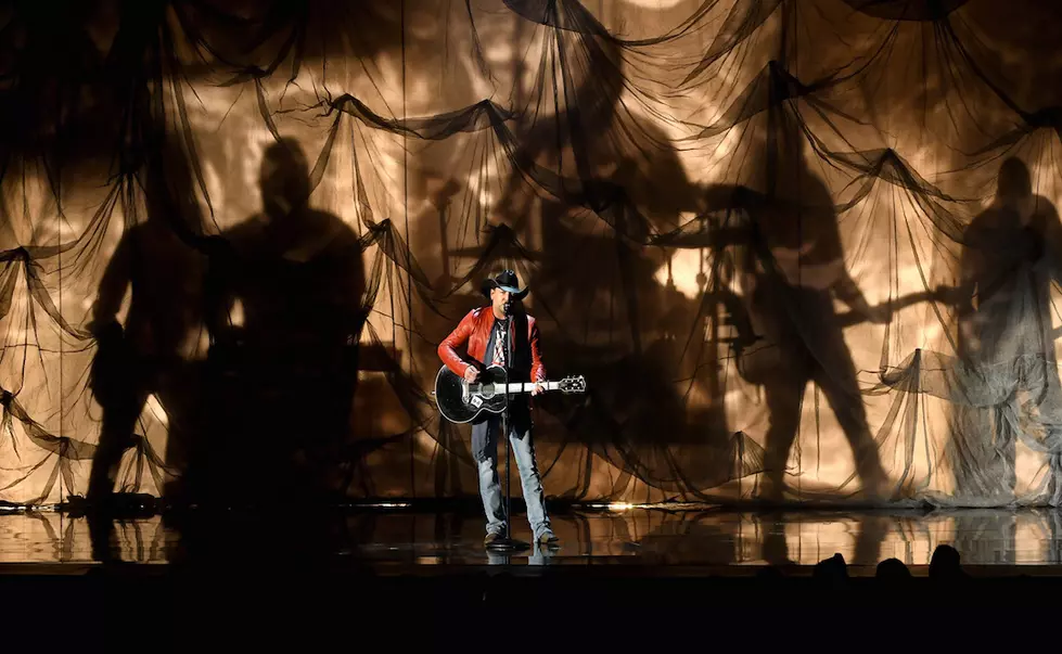 Jason Aldean Performs ‘Any Ol’ Barstool’ at 2017 ACM Awards