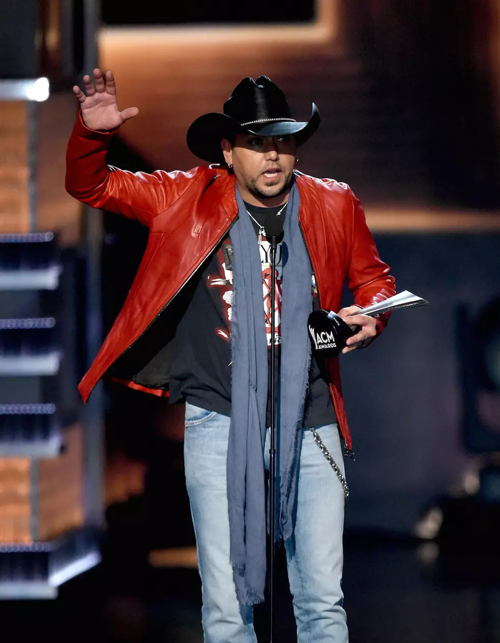Jason Aldean Crowned Entertainer of the Year at the 2017 ACM Awards