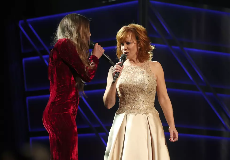 Reba McEntire, Lauren Daigle Perform &#8216;Back to God&#8217; at 2017 ACM Awards