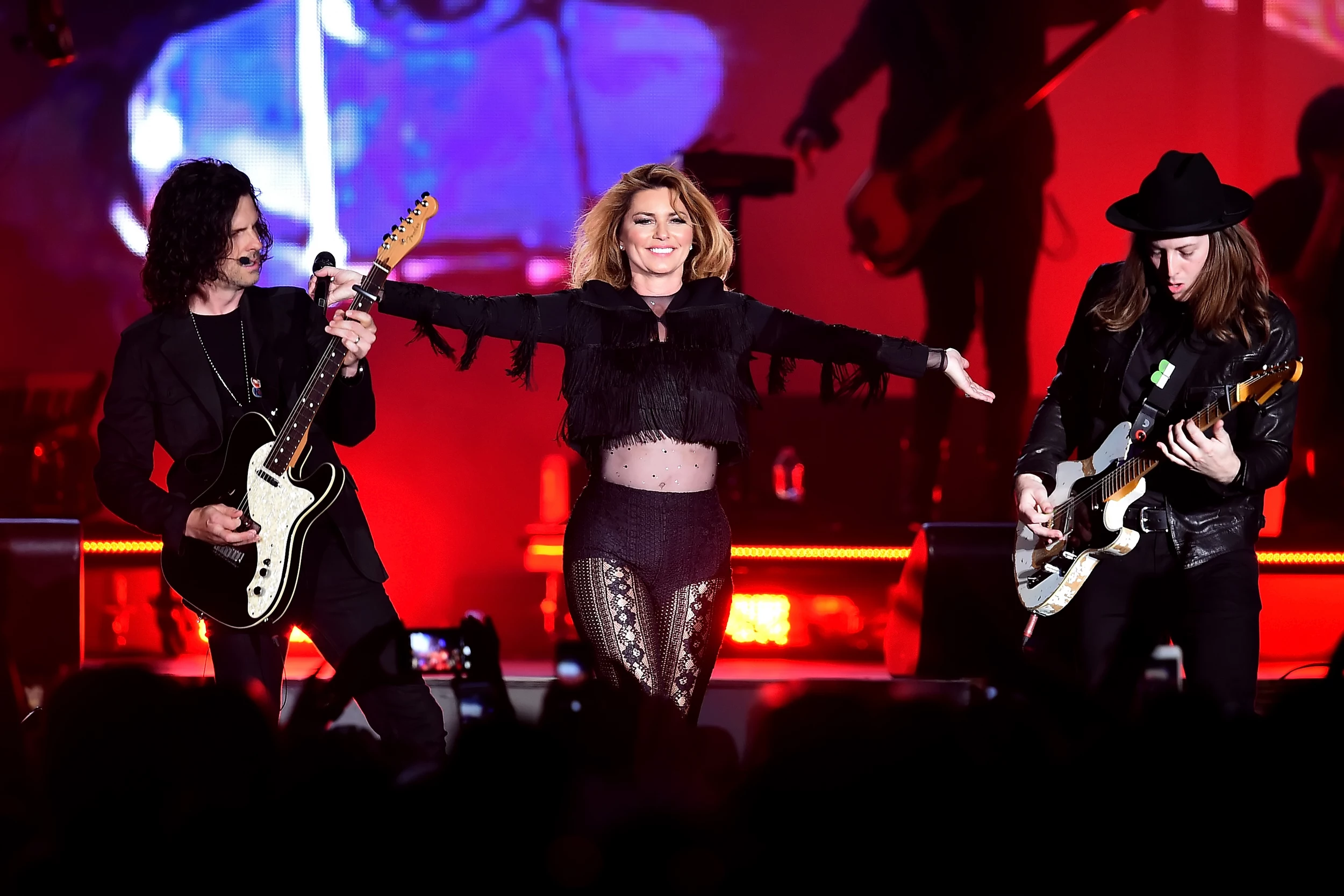 Shania Twain Sings With Kelsea Ballerini, Nick Jonas at Stagecoach