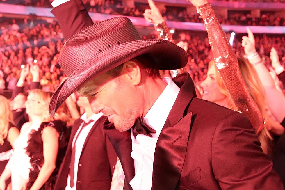 Watch Tim McGraw Lose It Over Florida Georgia Line’s ‘Everybody’ Dance Moves
