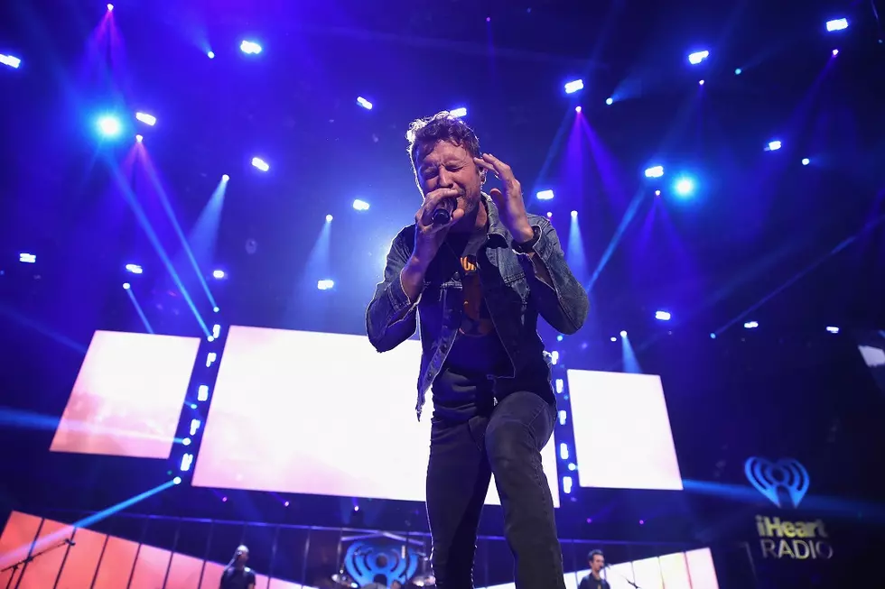 Dierks Bentley’s on Vocal Rest, But He Still Cheered on the Preds [WATCH]