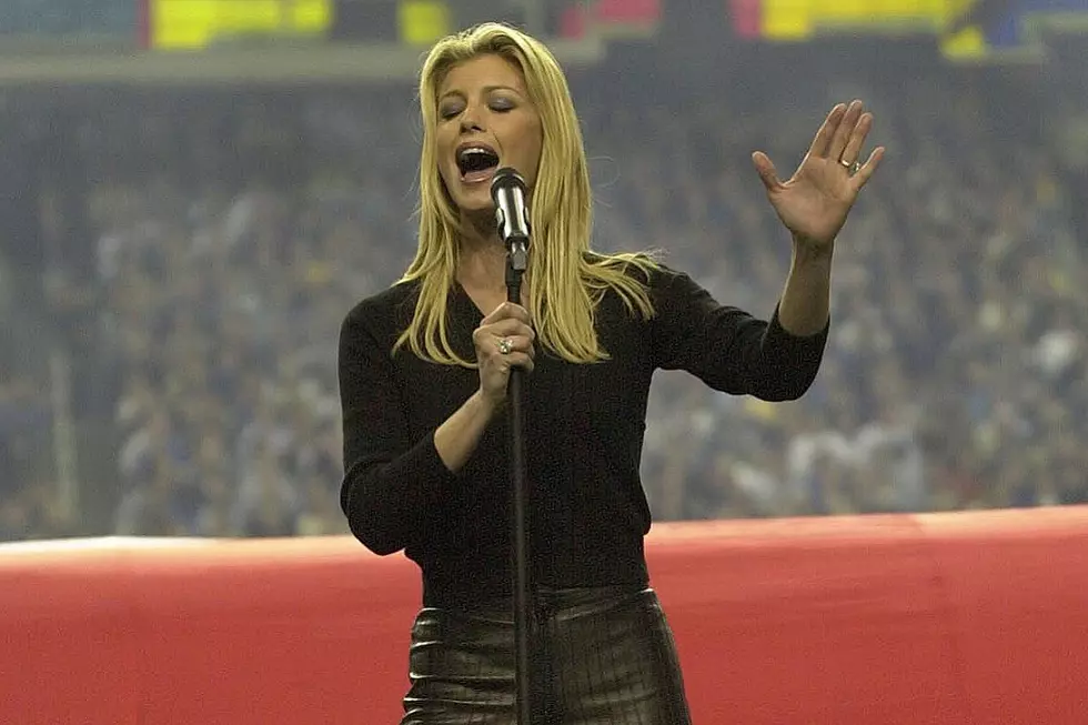 25 Years Ago: Faith Hill Hits No. 1 With &#8216;This Kiss&#8217;