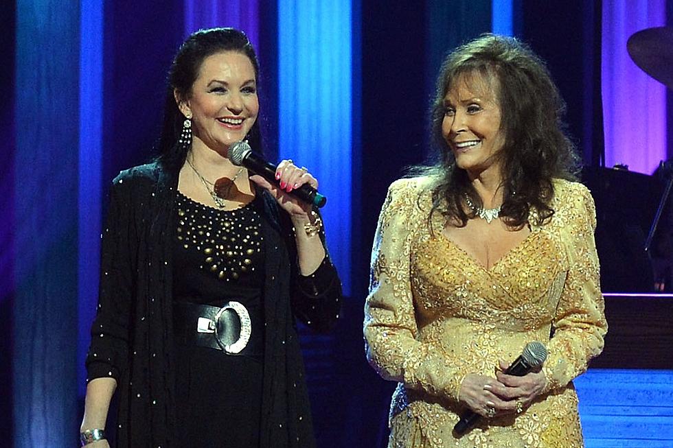 Crystal Gayle Asks Fans to Keep Prayers Coming for Sister Loretta Lynn