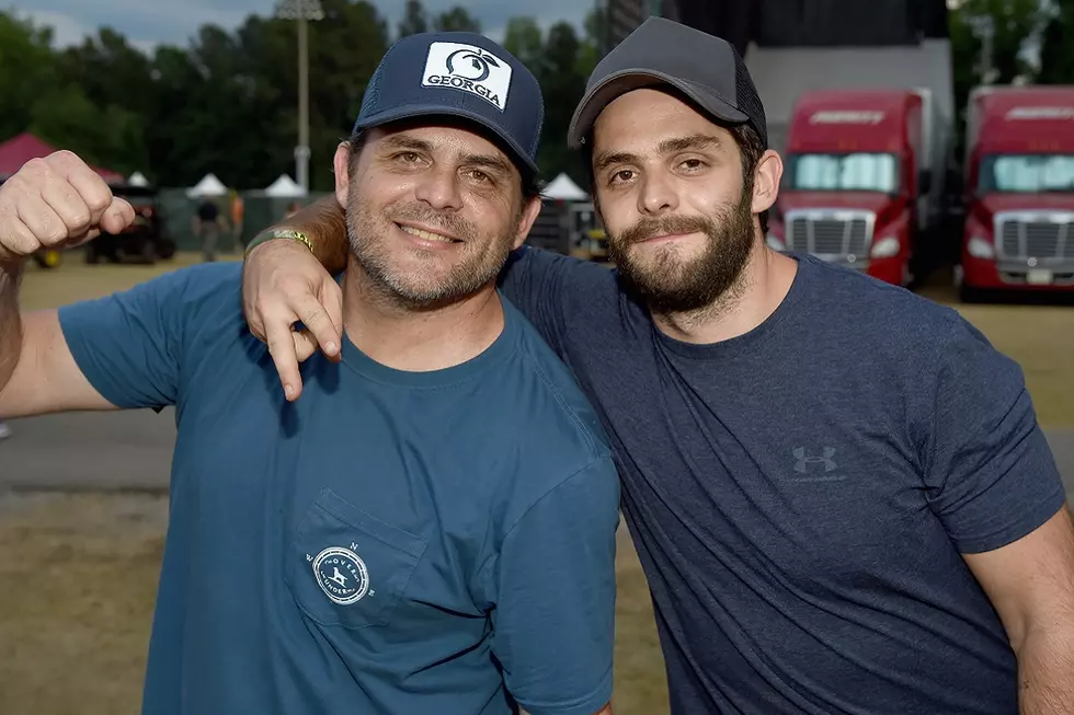 Thomas Rhett Gives Dad Rhet Akins’ Very Hot Summer Tour Set a ’10 Out of 10′