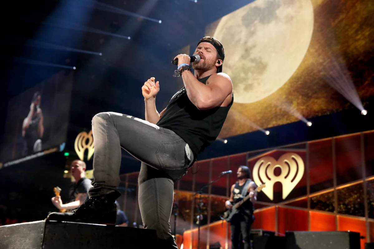 Kip Moore Shares 'The Bull', 'Blonde' From Album [WATCH]