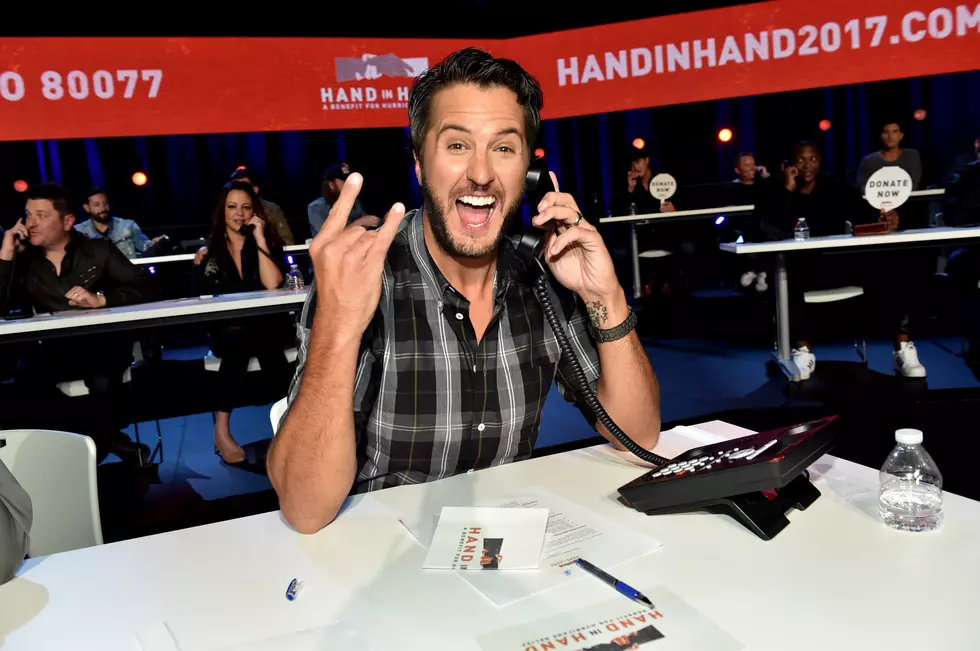 Country Stars Rock the &#8216;Hand in Hand&#8217; Benefit Phone Bank [PICTURES]