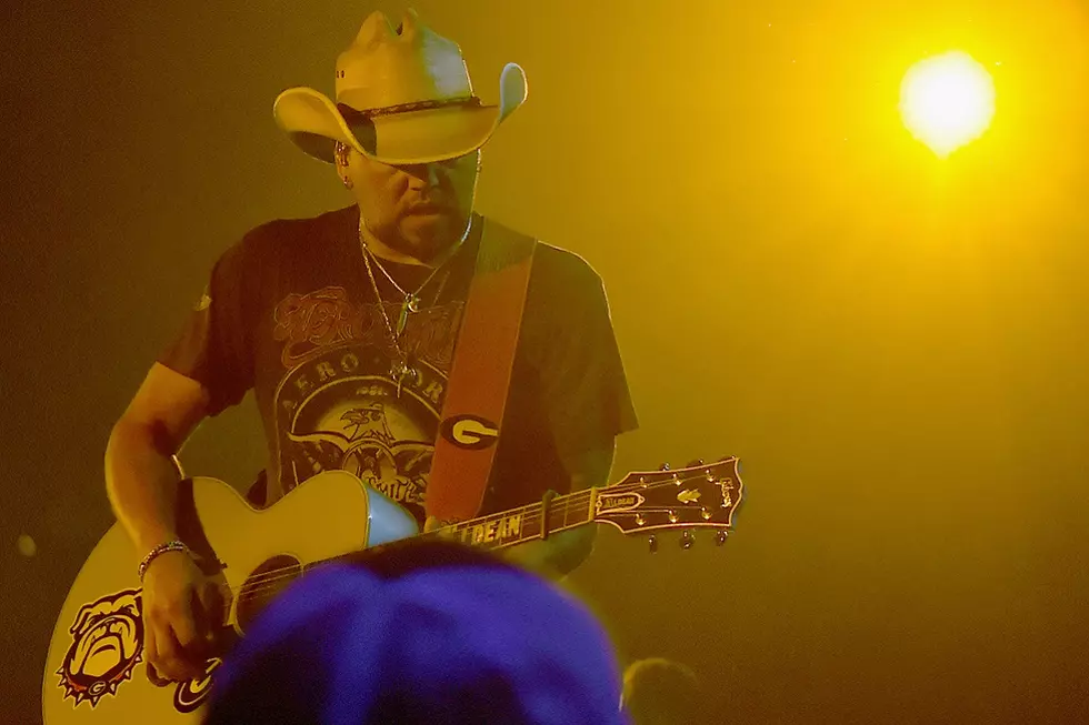 Jason Aldean Sings ‘Lonely and Gone’ in Troy Gentry’s Honor [WATCH]