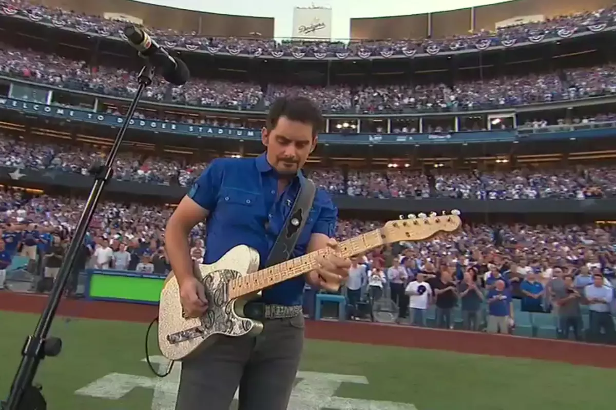 Watch Brad Paisley Perform the Anthem at 2017 World Series Game 2