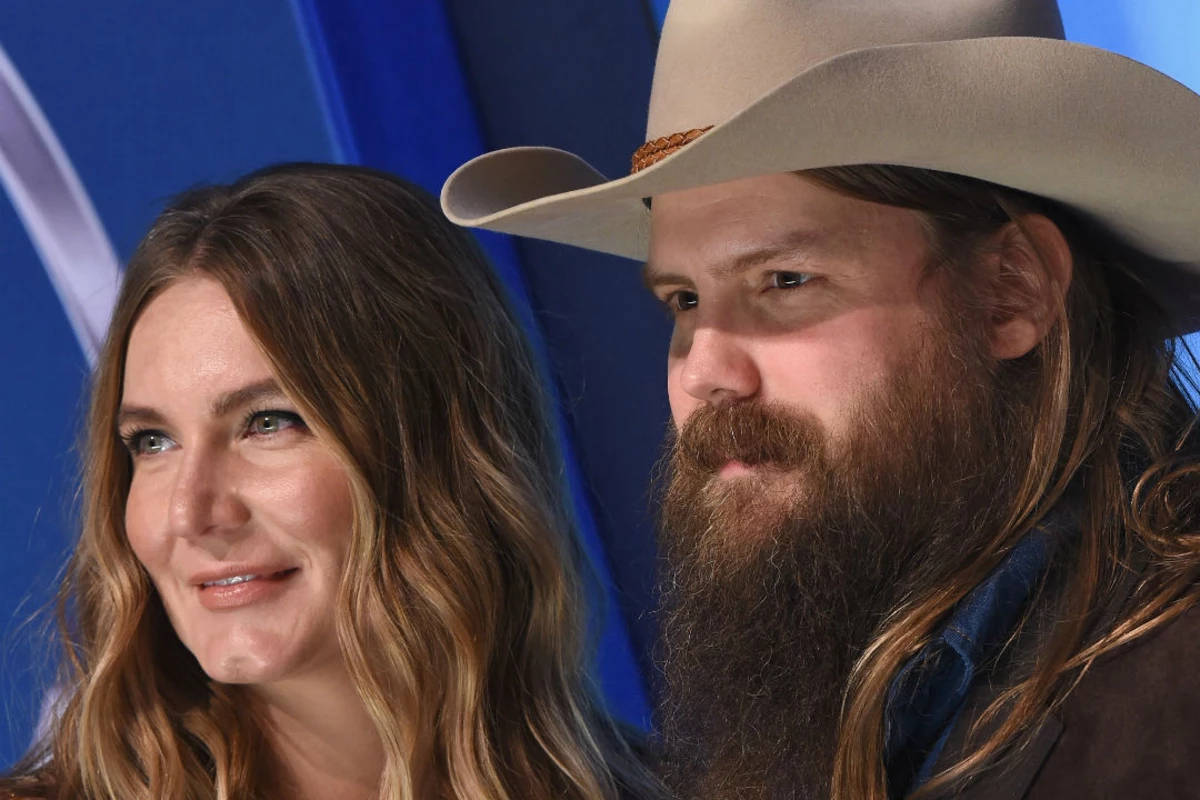 Chris Stapleton Wins 2017 CMA Awards Male Vocalist of the Year