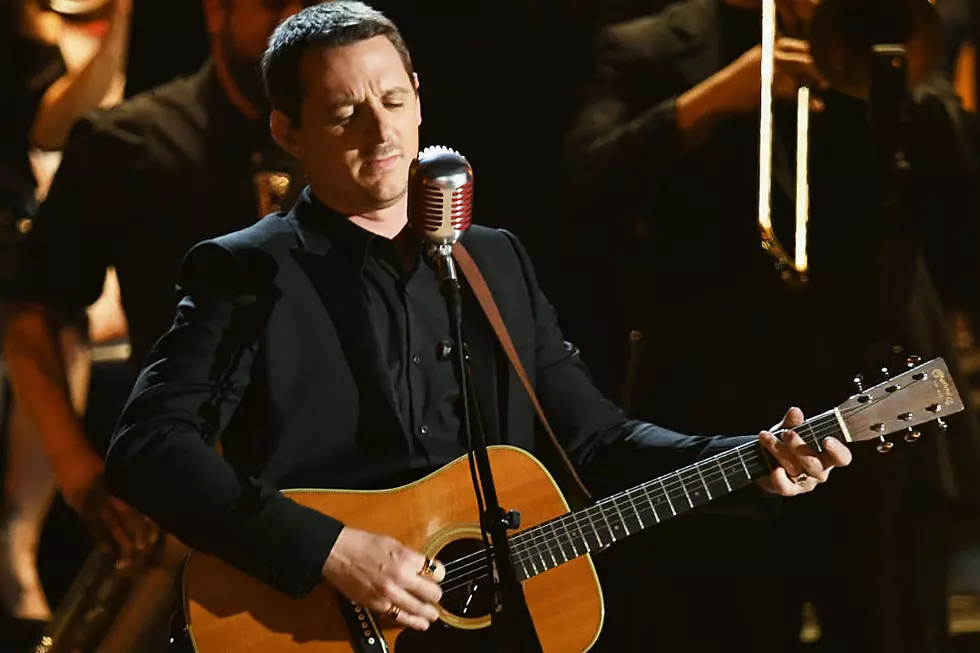 Sturgill Simpson Busks Outside Bridgestone Arena During 2017 CMA Awards