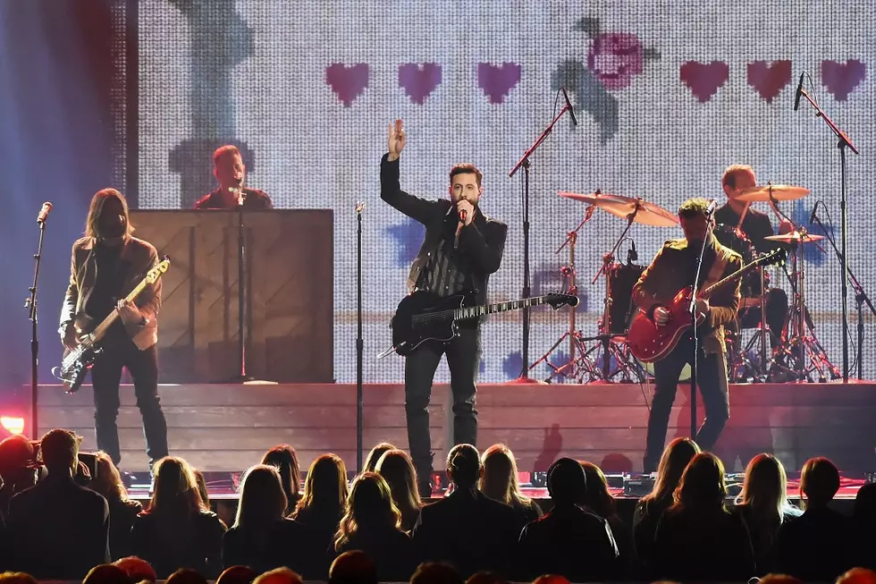Old Dominion Perform ‘No Such Thing as a Broken Heart’ at 2017 CMA Awards