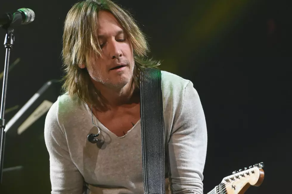 Watch Keith Urban Offer Chilling Tribute to Artists Who Died in 2017