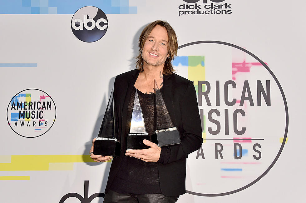 Keith Urban Shares New Music During Pop-Up Nashville Show [WATCH]