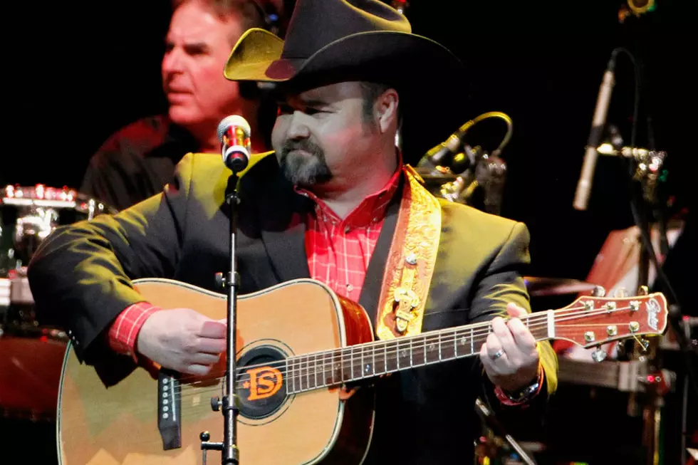 Cole Swindell, LoCash and More Tribute Daryle Singletary at ’90s Night in Nashville [WATCH]