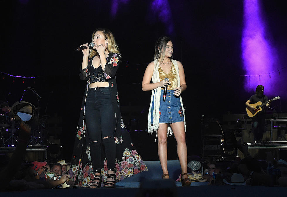 Maddie & Tae Take the Stage to Sing 'One Heart to Another'