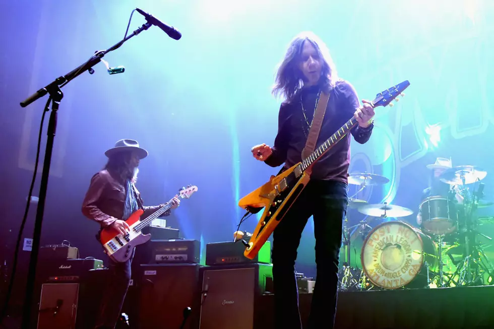 Blackberry Smoke Features Amanda Shires on 'Let Me Down Easy'