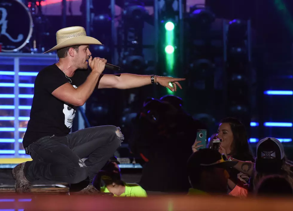 Dustin Lynch’s Social Media Vlogs Are Giving Him a Better Connection With His Fans
