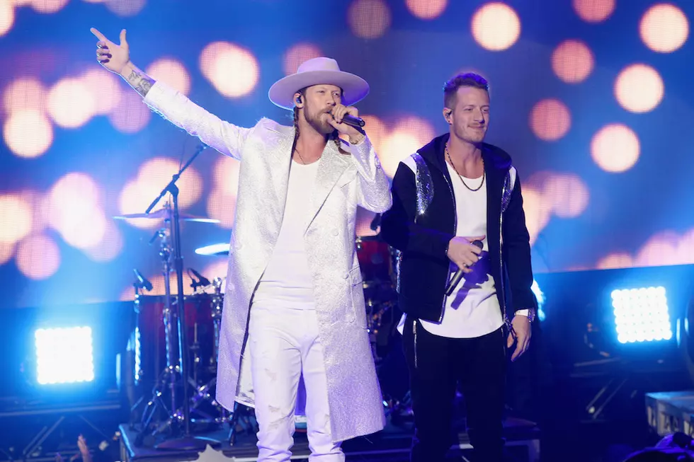 FGL's Brian Kelley Prays Over Empty Lot Where Route 91 Happened