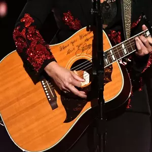 Miranda Lambert Played Guitar Signed By Loretta Lynn at 2018 ACMs