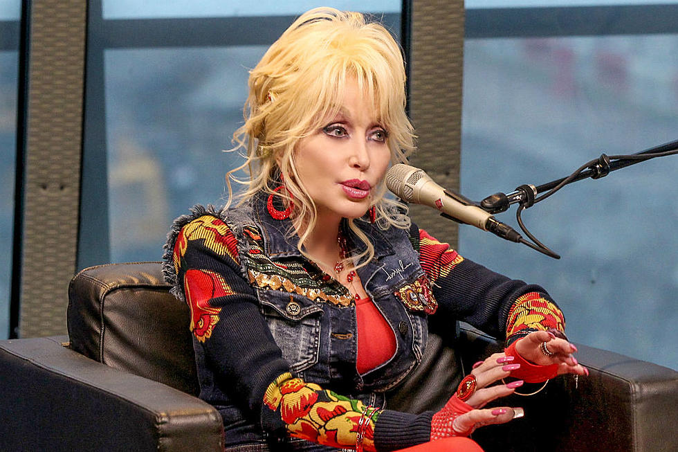 Dolly Parton Talks Pursuing Her Dreams, New ‘Dumplin’’ Collaboration With Linda Perry