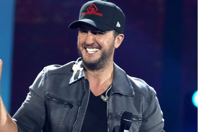Luke Bryan Gets a Surprise Visit from Mom on 'Idol'