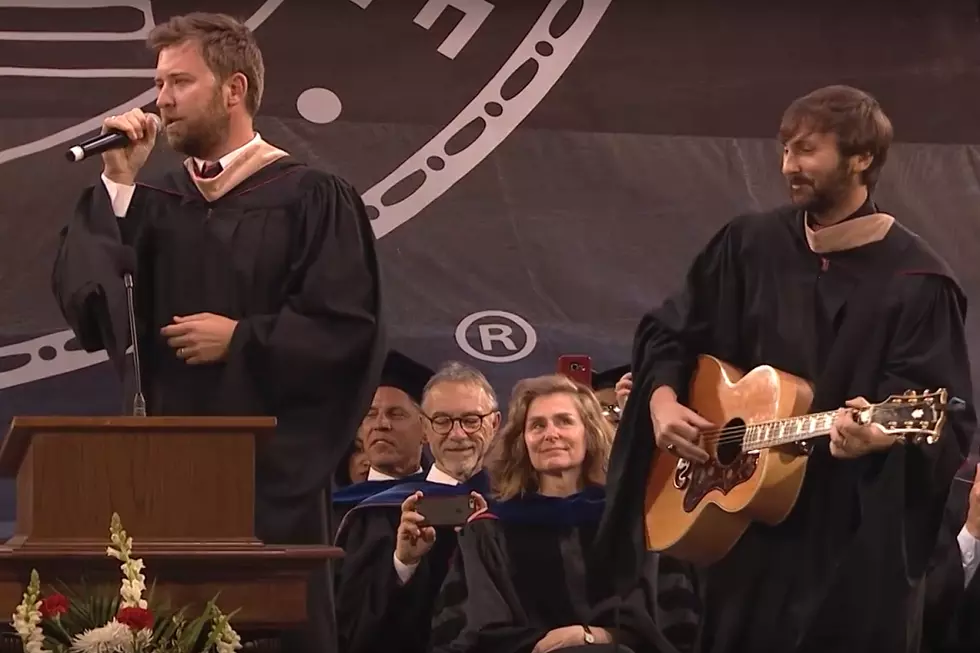 Kelley, Haywood Impart Wisdom (and Sing!) at UGA Commencement