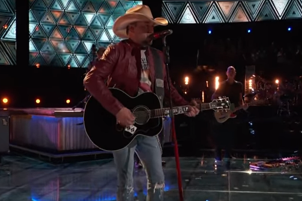 Watch Jason Aldean Go Solo for ‘Drowns the Whiskey’ on ‘The Voice’ Season Finale