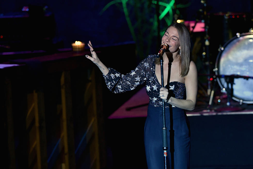 LeAnn Rimes’ Re-Imagined ‘Blue’ Is Beautifully Mature [LISTEN]